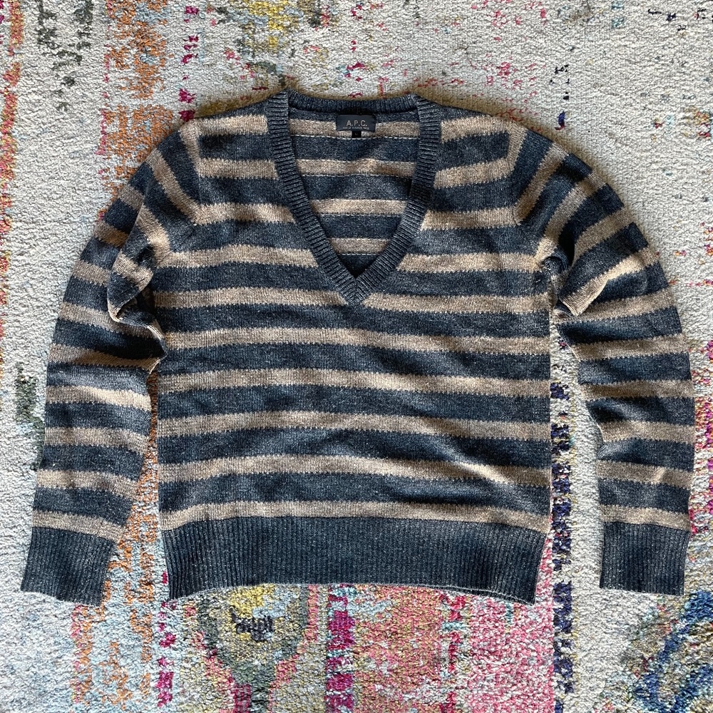 Perfect A.P.C. 90s stripe v-neck sweater